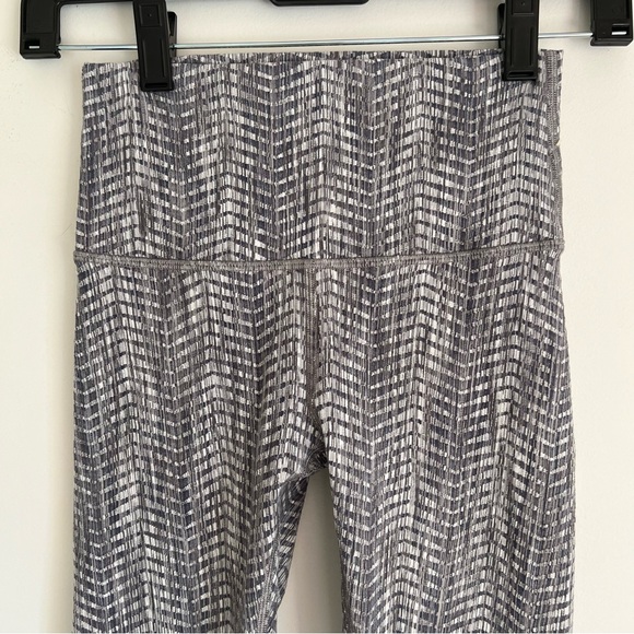 Lululemon - Picture 6 of 11